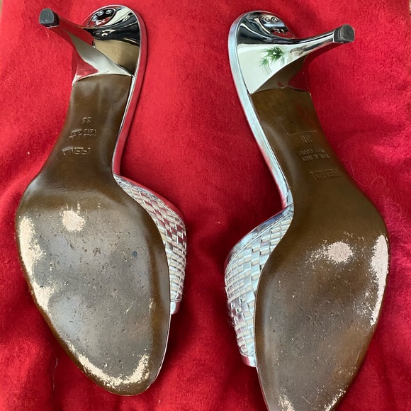 Fendi silver shoes - Picture 3 of 5